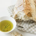 Ne sipajte maslinovo ulje u vreo tiganj: Evo kako bi trebalo da ga koristite