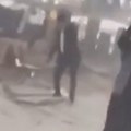 (Foto) Odjekuju nove detonacije, projektil ponovo pogodio aerodrom! Novi udar na Rijad, broje se mrtvi, Tramp želi da se…