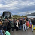 Obrenovački đaci otputovali na besplatno zimovanje: Oko 300 učenika uživa na Goču, Bukulji i Tari