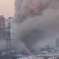 Požar u bloku 70! Ponovo gori Kineski tržni centar, crni dim se širi Novim Beogradom (VIDEO)