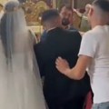 Gost na sraman način ponizio mladoženju Snimak sa crkvenog venčanja će vas razbesneti, ovo ponašanje je nedopustivo…