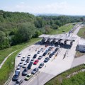 Kolone u Pakovraću: "Ne znamo šta će nas sačekati" FOTO