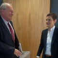 Zaslužuje ogromno poštovanje i zahvalnost naše zemlje: Ana Brnabić na sastanku sa Efraimom Zurofom