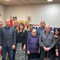 U Lazarevcu uručeni su ugovori za pakete ogreva za 32 porodice izbeglica i interno raseljenih lica