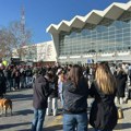 Novosađane ni „bombe“ nisu sprečile: Građani ekspresno organizvali dolazak na Vidovdanski protest u Beogradu