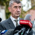 Bivši premijer češke udaren štakom u glavu! Incident na predizbornom skupu, hitno je poslat u bolnicu (foto)