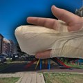 Dečaku (14) iz niša amputiran deo prsta! Majka tvrdi da su ga šipkom pretukla četvorica vršnjaka nakon banalne rasprave na…