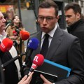 "Lekorni će pasti, Makron će ga slediti": Nova drama u Francuskoj: Ekstremna levica i desnica podnele zahteve za glasanje o…