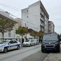 Kod mladića pronađene droga i bomba, policija mu stavila lisice na ruke