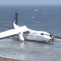 Putnički avion sleteo na plažu i završio u vodi: Pogledajte prve snimke evakuacije (video)