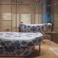 Mia na izložbi porcelana iz Đingdedžena