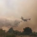 (Video) Razbuktao se novi požar u Hrvatskoj! Kanaderi gase vatru blizu kuća, građanima stigao SMS upozorenja