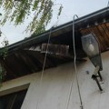 Slobodni meštani sela Trbušnica ukazuju na brojne probleme: Dom propada, putevi puni rupa, divlje deponije uz reke