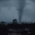 Tornado pogodio italiju: Nebo usred dana postalo crno - zastrašujući snimak nevremena (video)