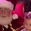 Devojčica odbila da sedne u krilo Dedu Mrazu. Njegov genijalan odgovor izazvao lavinu komentara: "Ovo je njeno telo i ona ima…