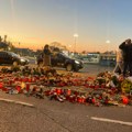 Pred protest ispred Železničke stanice u Novom Sadu mirno, prisutni samo policajci u civilu