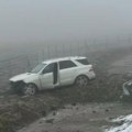 Nesreća na putu: Šabac-Loznica "Mercedes" sleteo sa puta, slično se desilo i nekoliko sati ranije (foto)