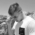 Srpski fudbaler (23) poginuo u stravičnoj nesreći: Sleteo sa puta na prugu, voz naleteo na njegov auto