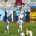 Skandal u Bosni i Hercegovini! Navijač šutnuo u glavu poznatog fudbalera (video)
