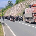 Dvojica muškaraca pala sa svojih motora, jedan teško povređen Nezgoda na putu Užice-Zlatibor (foto)