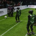 Revolucija najpopularnijeg svetskog sporta: Humanoidni roboti u Pekingu osvajaju publiku (FOTO)