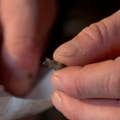 'Izvadili su mi šrapnel iz srca' – magneti koji spasavaju živote u Ukrajini