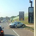 (Foto) "osoba leži na kolovozu": Strašna nesreća na auto-putu kod Vrčina: Automobil potpuno smrskan