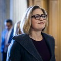 Skandal u Americi: Kirsten Sinema troši 216.000$ kampanjskih para na avionske karte, šminku i luksuzne hotele