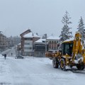 Mećava donela 20 centimetara novog snega na Zlatiboru; drveće na putevima u Zapadnoj Srbiji