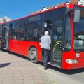 Autobus u Nišu udario u stajalište, jedna osoba povređena