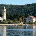 Za nevericu Belgijanac na Visu ogradio plažu žicom pod naponom: Hrvati ostali u čudu