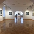 BESPLATNA IZLOŽBA U SREMSKOJ MITROVICI: Radovi članova ULU „Esnaf“ pred publikom do 21. septembra