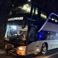 Deca hitno prevezena u bolnicu, vođa puta teško povređen! Delovi stene se obrušili na autobus pun osnovaca: Vraćali se sa…