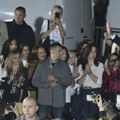 Vučić se obratio okupljenima ispred Predsedništva: "Nismo se u fotelje rodili i bez fotelja ćemo ih pobediti"