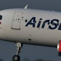 Prvi snimak oštećenog aviona Er Srbije na aerodromu u Parizu