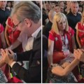 (VIDEO)" Imala je snage da me poljubi, a i ja nju": Starijoj ženi pozlilo na Vučićevom mitingu