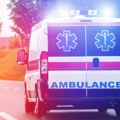 Teška saobraćajna nesreća kod Sanskog Mosta: Poginuo mladić, od siline udarca ispao iz automobila