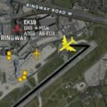 Drama na aerodromu zbog pretnje bombom Policija i vatrogasci opkolili avion u Mančesteru