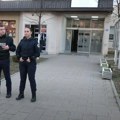 Tzv. Kosovska policija upala u srpsku ambulantu u Prištini: Izveli lekare i medicinsko osoblje zdravstvenog sistema vs (video)