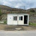 Postavljeni kontejneri za glasanje na severu Kosova, direktori škola odbili da ustupe prostorije