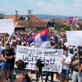 „Svaki dan trpimo teror, a svet ćuti“: Više stotina Srba na protestu u Pasjanu, traže zaštitu Kfora