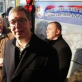 Vučić u selu Velebit obišao rekonsturisani dom kulture, razgovarao sa meštanima