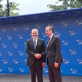 "Verujem da ima šanse da probudimo nadu i u Srbiji": Vučić na Samitu Evropske političke zajednice u Tirani: Učestvuje na…