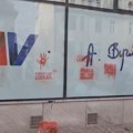 SNS: Odborniku iz Novog Sada izbušene gume na automobilu dok je razgovarao sa građanima