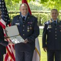 Dvadesetogodišnja tradicija saradnje: Ambasada SAD odala počast srpskim vojnim diplomcima, pukovnik RV i PVO jedan od…