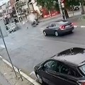 Jeziva nesreća u Batajnici! Motociklista prošao kroz crveno i na licu mesta izgubio život: Zakucao se u automobil u kojem je…