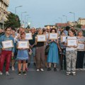 Zrenjaninci u tišini, mirnom protestnom šetnjom obeležili 9 meseci od tragedije u Novom Sadu Zrenjanin, 9 meseci tuge