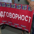 Građani Požarevca se okupili ispred SNS prostorija