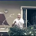 Baka (79) izdala stan bračnom paru, pa prošla horor sa njima - tukli je, vređali i psovali kad je došla na vrata: "Žrtvovala…