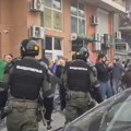 VIše skupova podrške Srbima na Kosovu i Metohiji, koji paralelno organizuju vlasti i studenti i građani (blog)